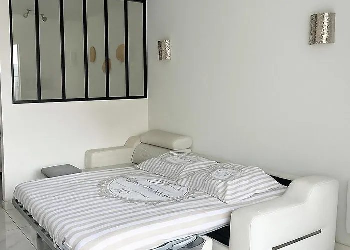 4 Couchages - A 12 Min De La A Pied - Wifi Inclus - Parking Et Linge En Option Antibes