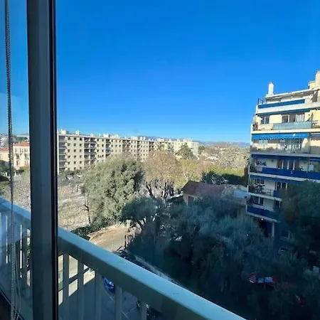 Apartment 4 Couchages A 12 Min De La A Pied Avec Wifi, Le Parking Est En Option Antibes