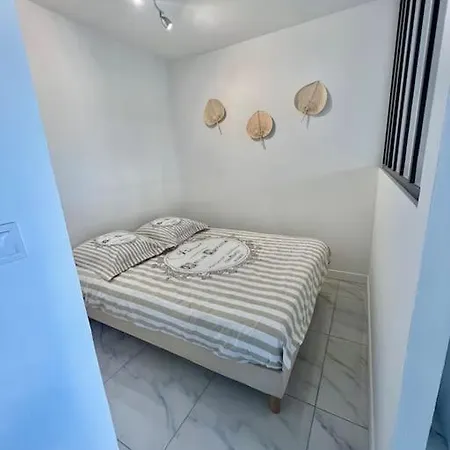 4 Couchages A 12 Min De La A Pied Avec Wifi, Le Parking Est En Option Antibes