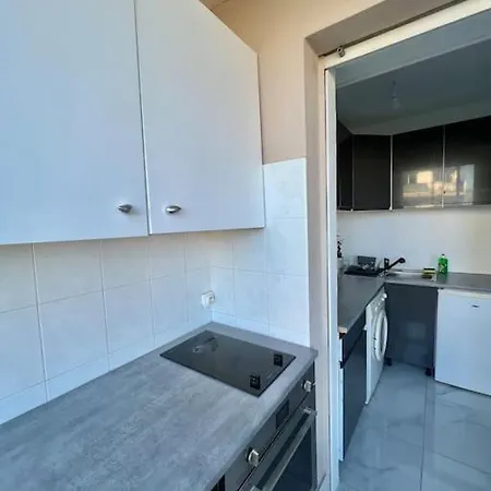 Apartment 4 Couchages A 12 Min De La A Pied Avec Wifi, Le Parking Est En Option Antibes