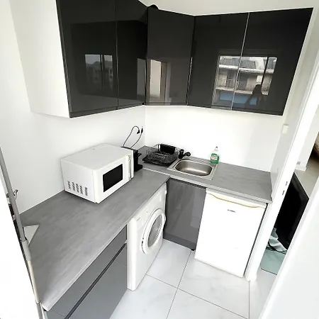 Daire 4 Couchages - A 12 Min De La A Pied - Wifi Inclus - Parking Et Linge En Option Antibes
